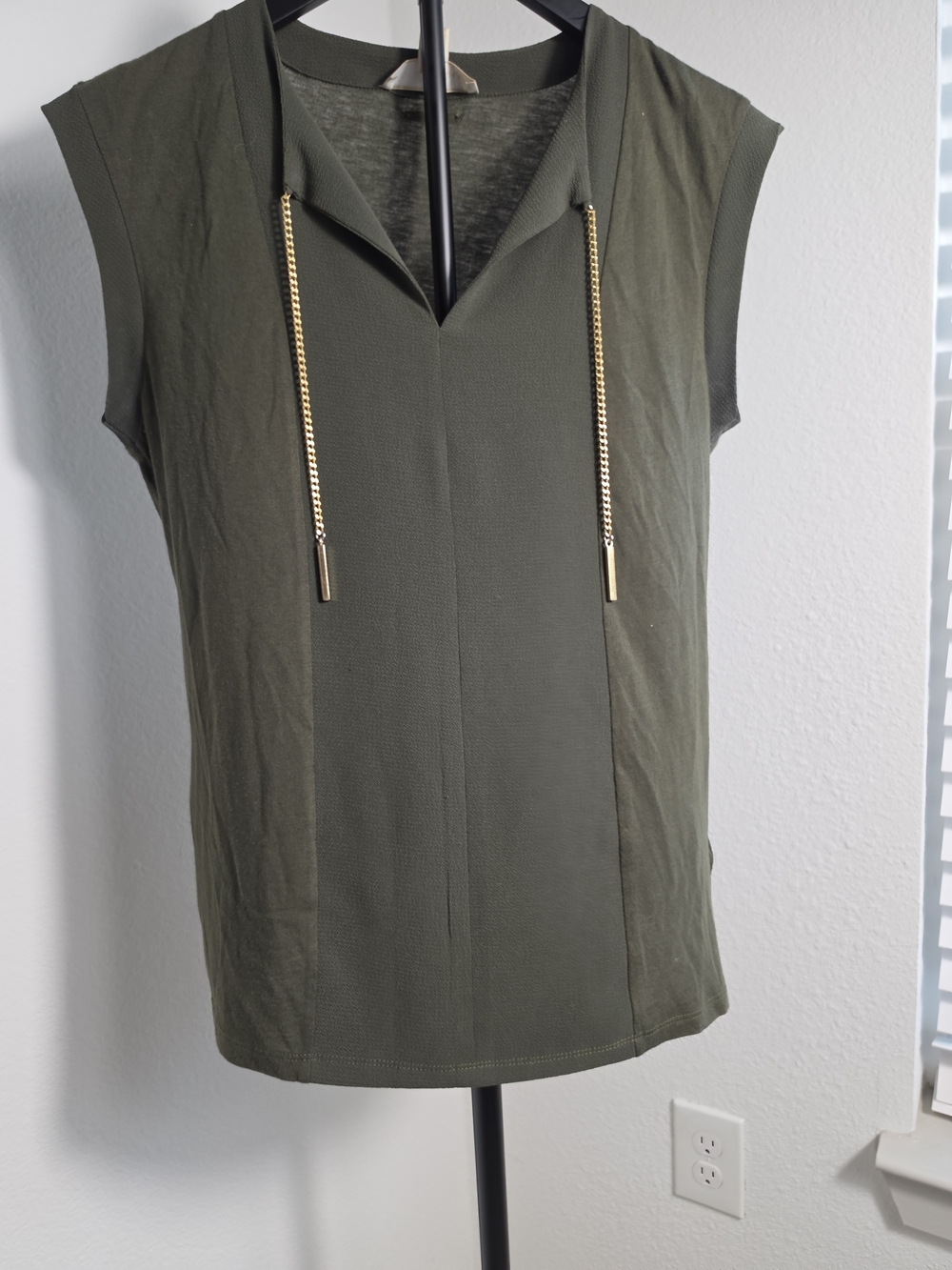 MICHAEL Michael Kors Olive Green Chain Neck Sleeveless Top V-Neck Size M